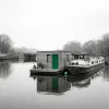 Dormir sur l'eau dans les Hauts-de-France : péniches, écluses et cabanes flottantes
